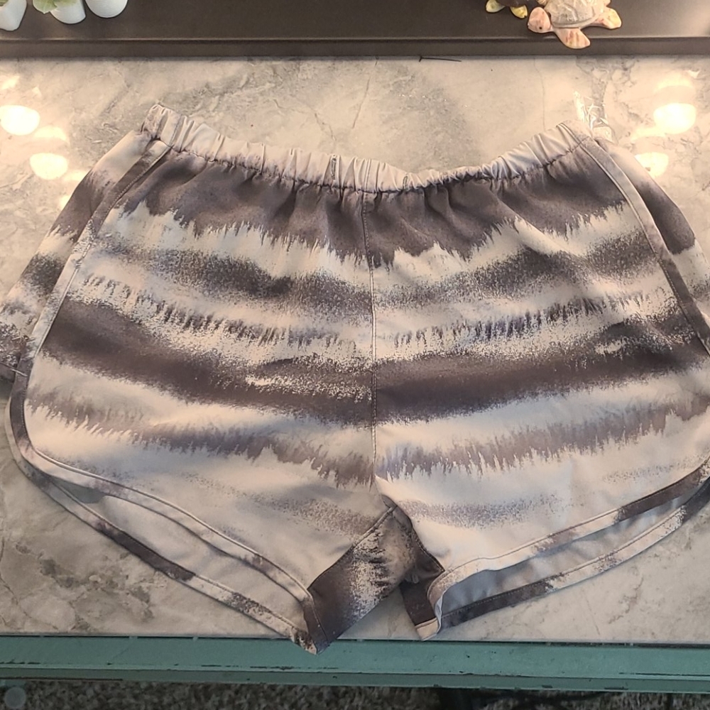 Marble running shorts with spandex